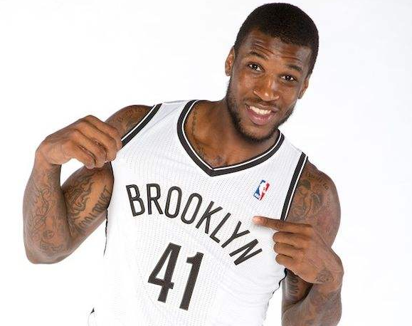 他冷静而自 他冷静而自